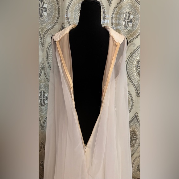 Stunning Vintage 1970’s White Chiffon Gown by the legendary Mike Benet. Size 8 - Picture 8 of 16